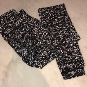 Black & White Lululemon Leggings